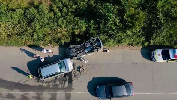 FOTO // Două mașini s-au tamponat pe traseul Chișinău- Vadul lui Vodă. Ambii șoferi au ajuns la spital
